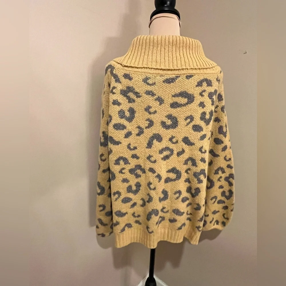 Easel Shawl Neck Sweater Gold Size
S Off the Shoulder Leopard Print
Cozy, medium - Picture 3 of 9